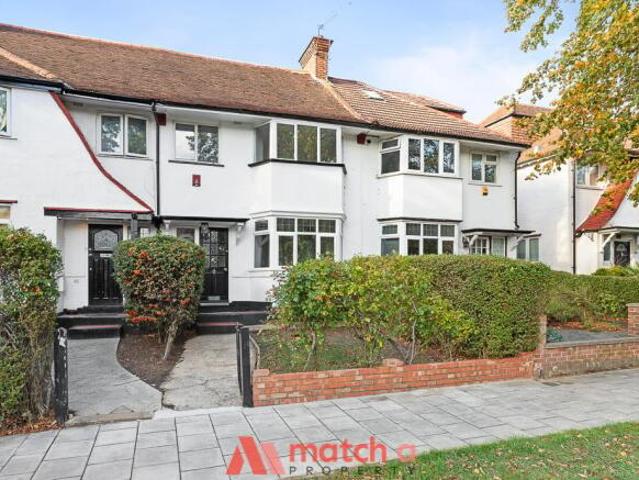 Cottage for rent in Acton, Greater London
