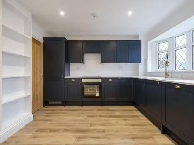 House for rent in Eden Park, Cat Hill