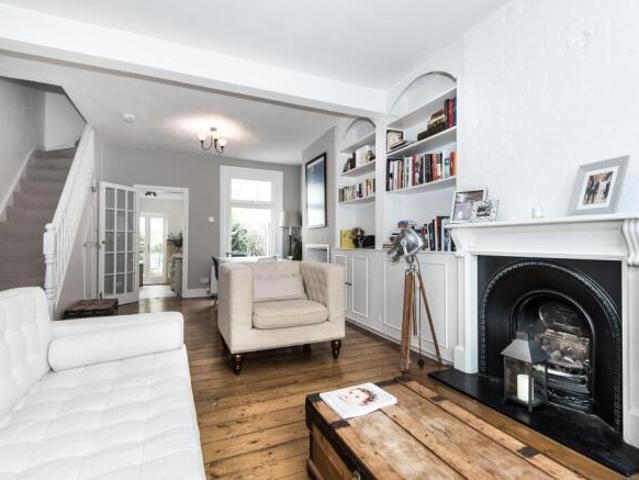 Cottage for rent in East Sheen, Greater London