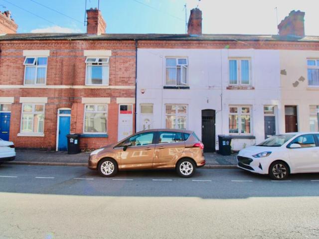Terraced House for rent in Leicester