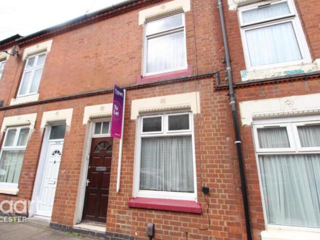 Terraced House for rent in Leicester