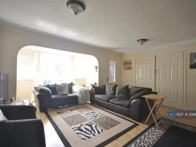 House for rent in Pachesham Park, Surrey