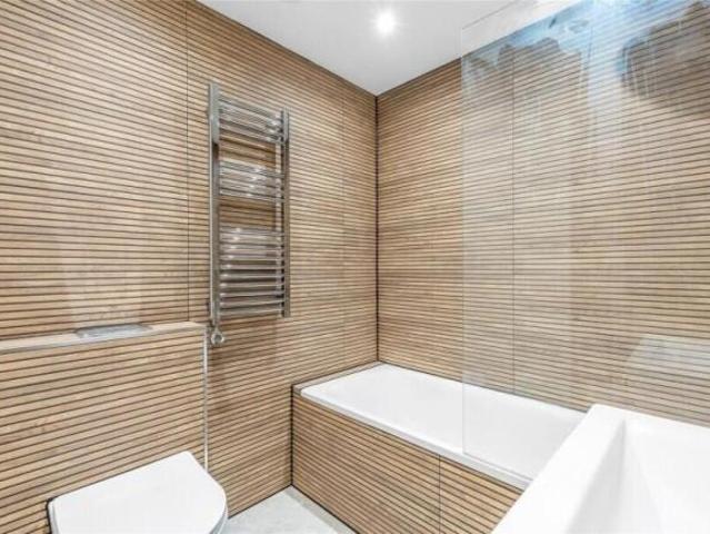 Cottage for rent in Bellfields, Guildford