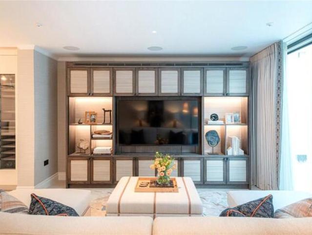 Cottage for rent in Belgravia, Greater London