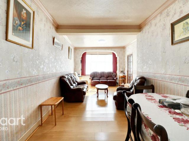 Terraced House for rent in Ilford
