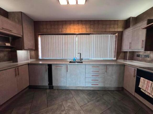 Cottage for rent in Ravenswood, Key Street