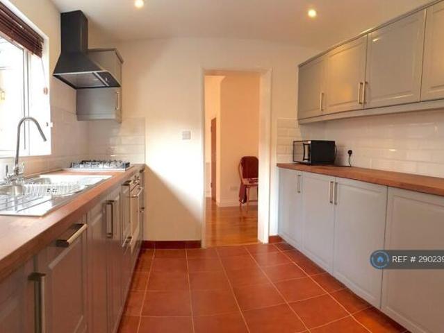 Cottage for rent in Woolwich, Greater London