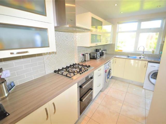 Terraced House for rent in Ilford