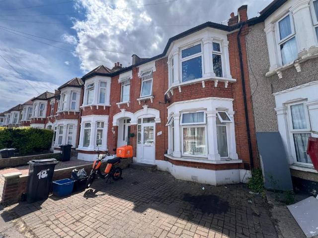 House for sale in London Borough of Redbridge, Greater London