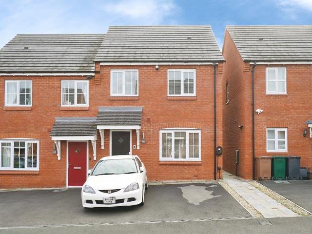House for sale in Swadlincote, South Derbyshire