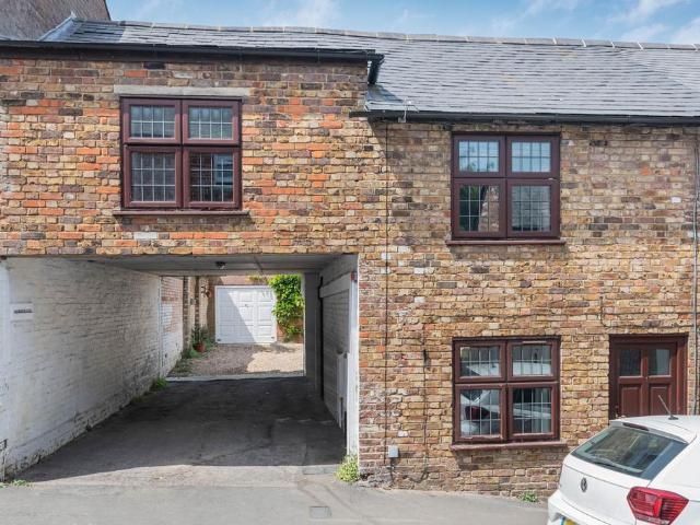 House for sale in Ashlyns Estate, Pouchen End