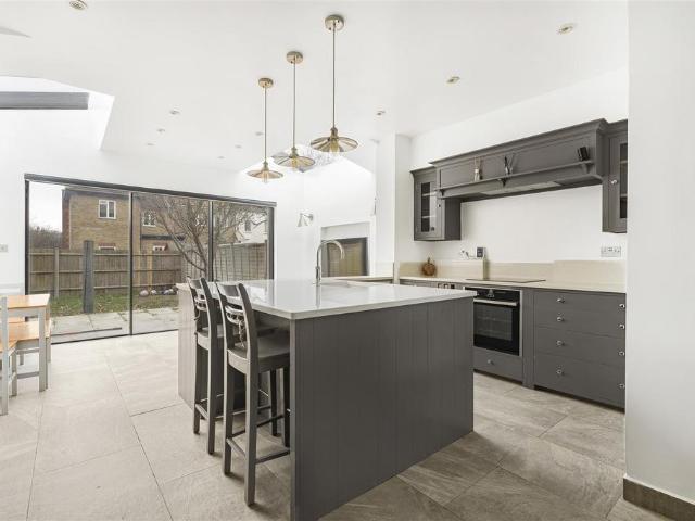 House for sale in London Borough of Merton, Raynes Park