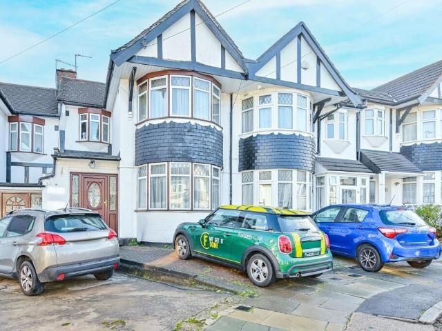 House for sale in Bowes, Greater London