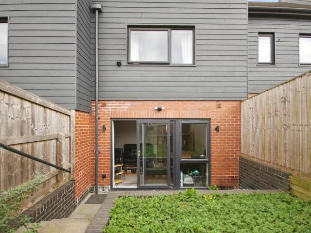 House for sale in Kingswood
