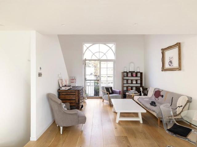 House for sale in North Kensington, Greater London