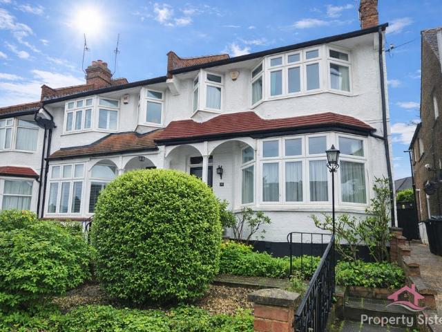 House for sale in Mill Hill, Greater London