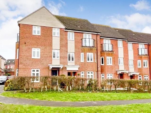 House for sale in Hedge End, Helford