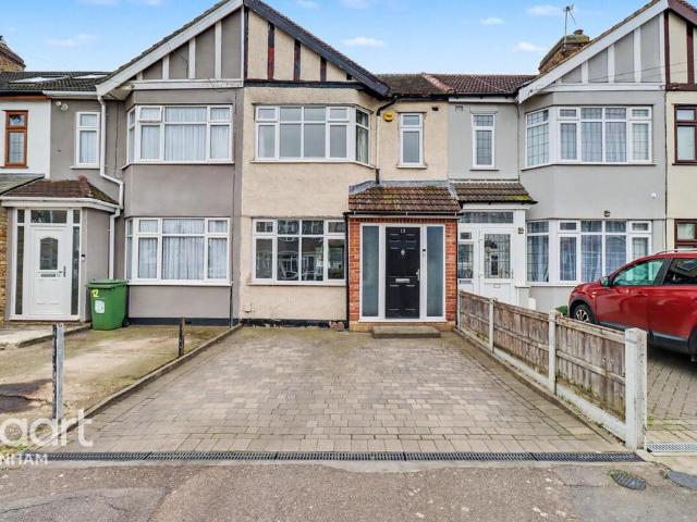 House for sale in South Hornchurch, Greater London