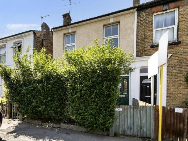 House for sale in London Borough of Croydon, Selhurst