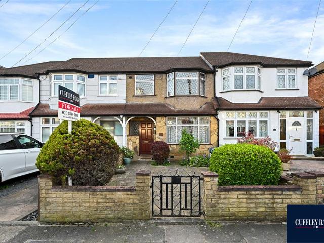 House for sale in London Borough of Ealing, Perivale