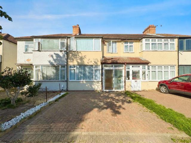 House for sale in South Stanmore, Greater London