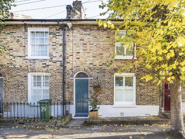 House for sale in East Greenwich, Greater London