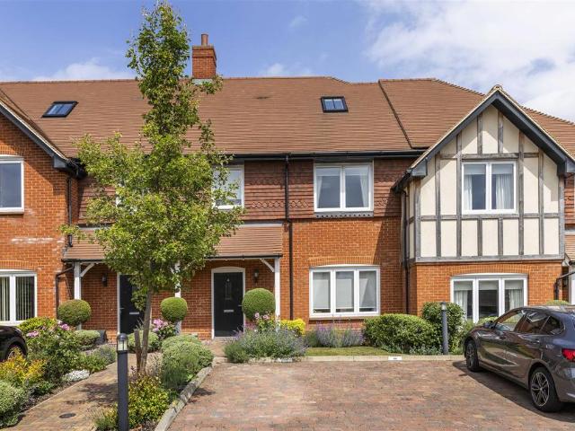 House for sale in Pachesham Park, Surrey