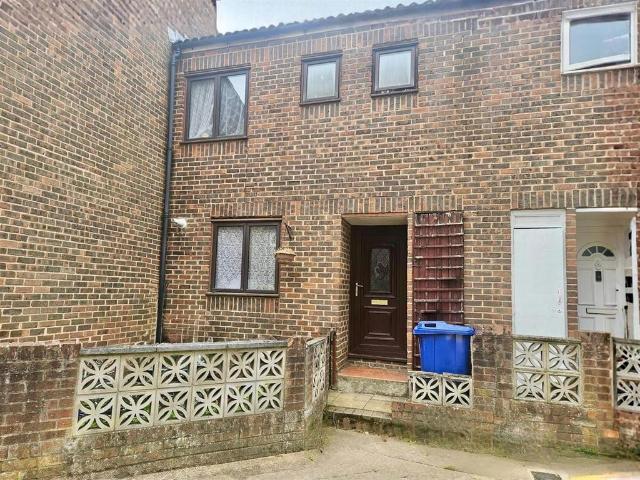 House for sale in Little Stanmore, Greater London