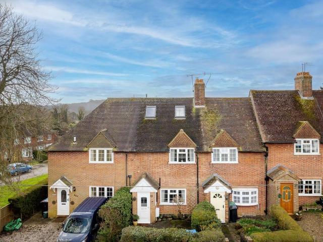 House for sale in Hillview, Surrey