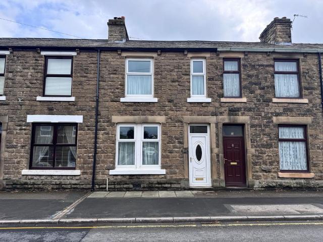 House for sale in Charlesworth, East Midlands