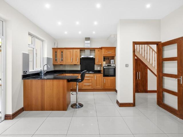 House for sale in London Borough of Merton, Mitcham