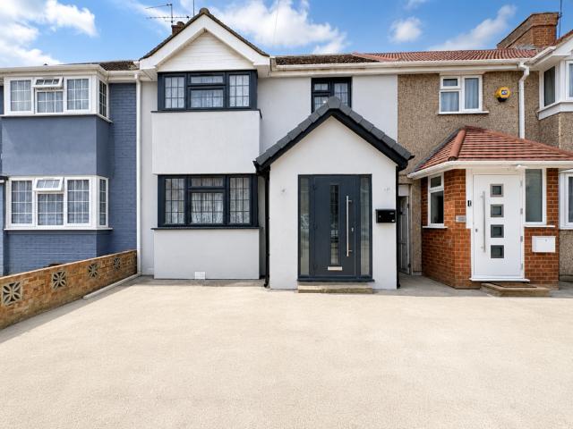 House for sale in Yeading, Greater London