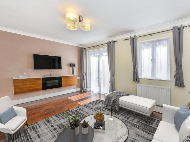 House for sale in Bromley-by-Bow, Poplar Grove