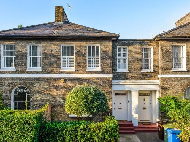 House for sale in Walworth, Greater London