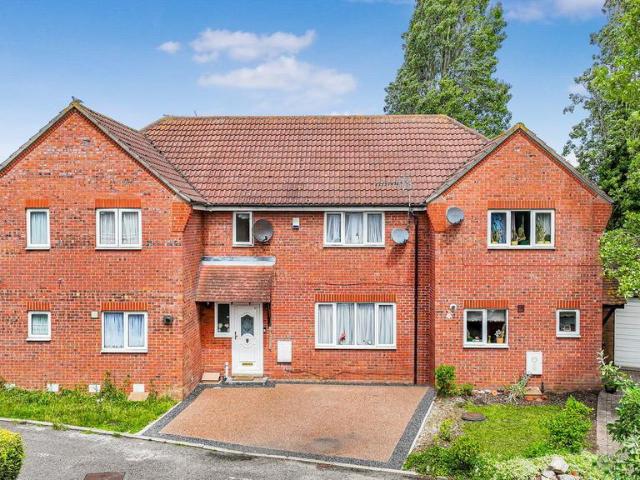 House for sale in Laindon, Essex