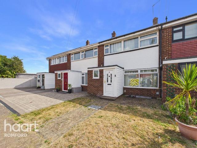 House for sale in Rush Green, Greater London