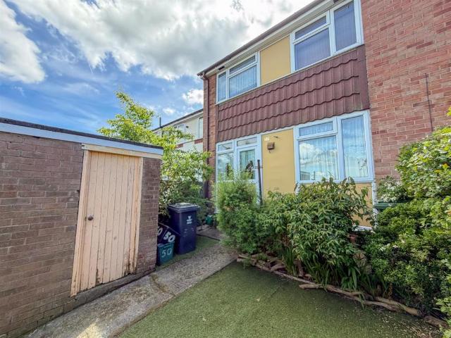 House for sale in Coedpoeth, Wales