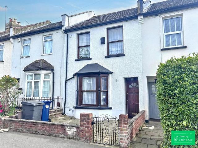 House for sale in North Finchley, Greater London