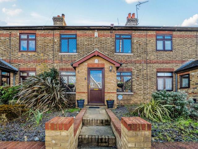 House for sale in The Butts, Kent