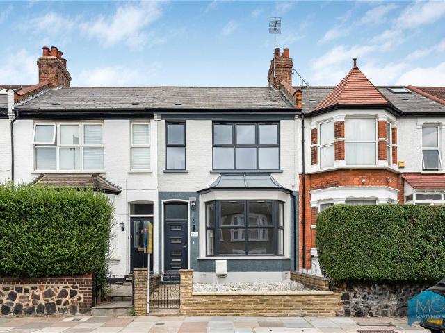 House for sale in Finchley, Greater London