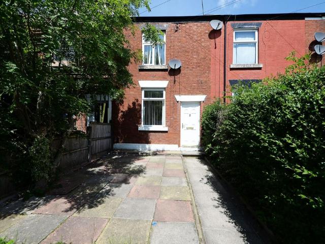 House for sale in Guide Bridge, Greenheys