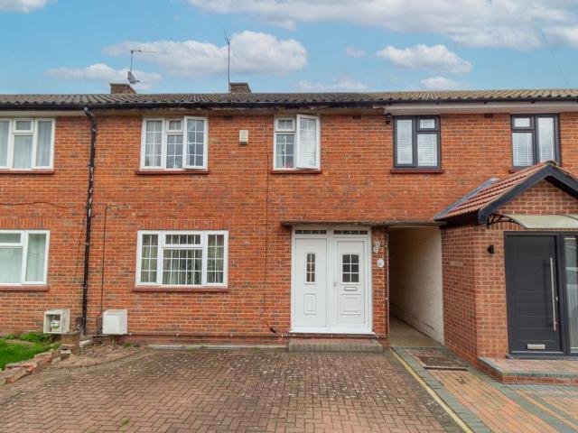 House for sale in Broadfields, Greater London