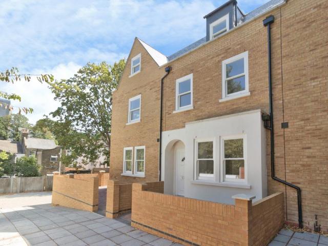 House for sale in Plumstead, Greater London