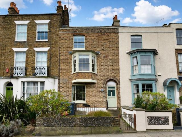 House for sale in Upton, Acol