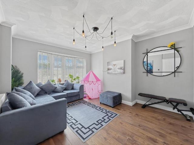 House for sale in Glyn Eiddew, Falcon Lodge