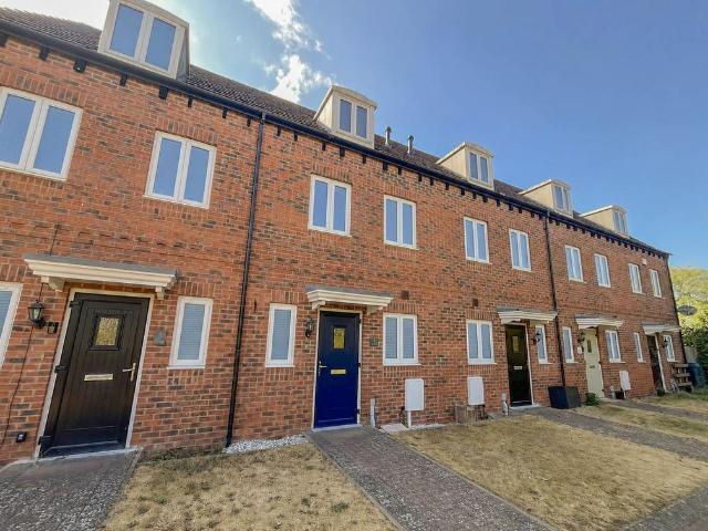House for sale in Overslade, New Bilton