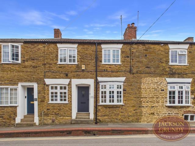 House for sale in Moulton