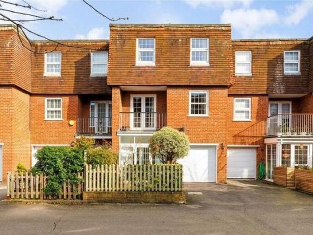 House for sale in Henley-on-Thames, Berrick Salome
