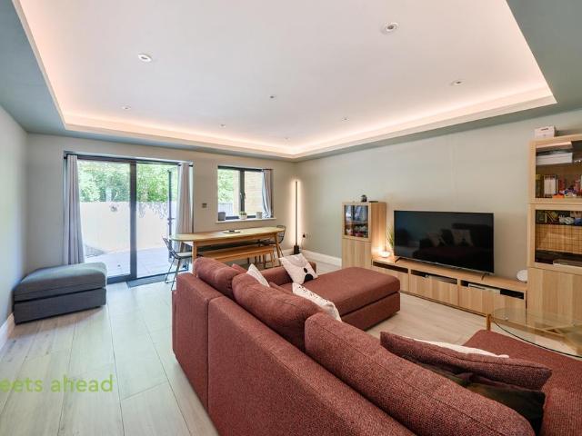 House for sale in London Borough of Croydon, Greater London