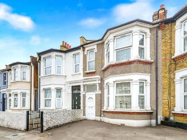 House for sale in Loxford, Seven Kings